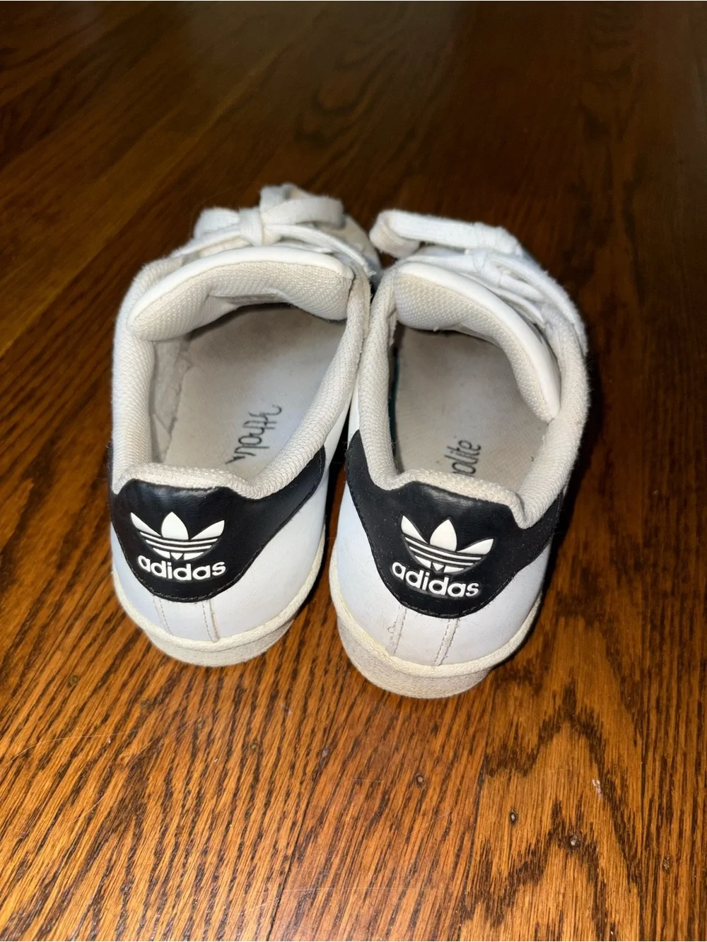 Adidas Superstar Sneakers Size 6 - Picture 3 of 7